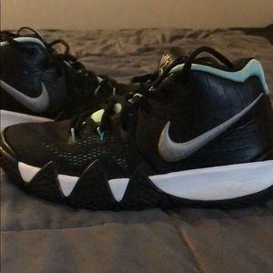Boys Nike Kyrie 4’s